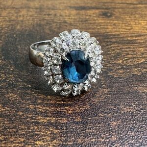 Sarah Coventry 1970 REGENCY Ring Faux Blue Sapphire Halo Silver Tone Vintage 7-8